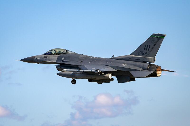 ------

一、技术故障：机械或系统失效的“隐形杀手”

F-16的复杂机械