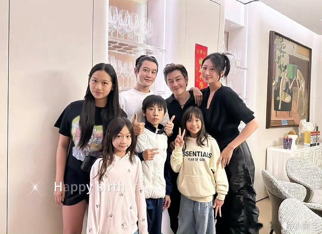 黄晓明好像更承认叶柯 ​​​