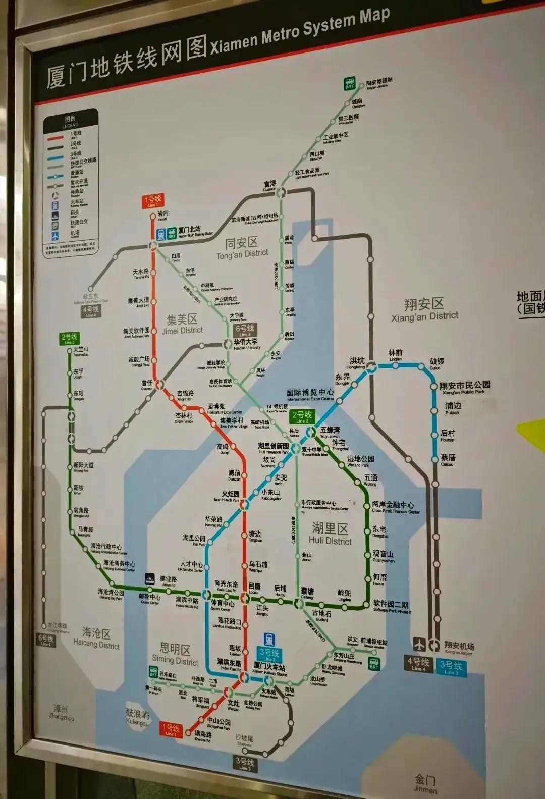 厦门地铁现运营的线路与厦门的地理区位规划挺合理的，其实厦门真的不大，看厦门与对面