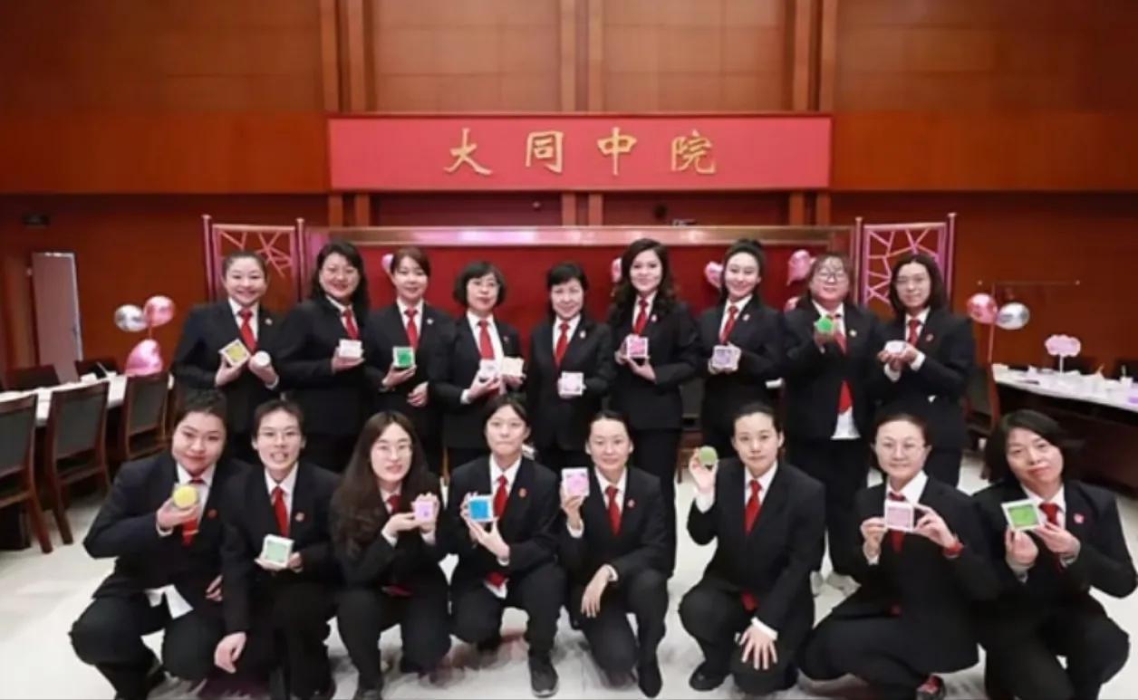不错不错，一句话都不用多说，大家都明白!
我好像看到了傅首尔呢？有没有人眼神比较