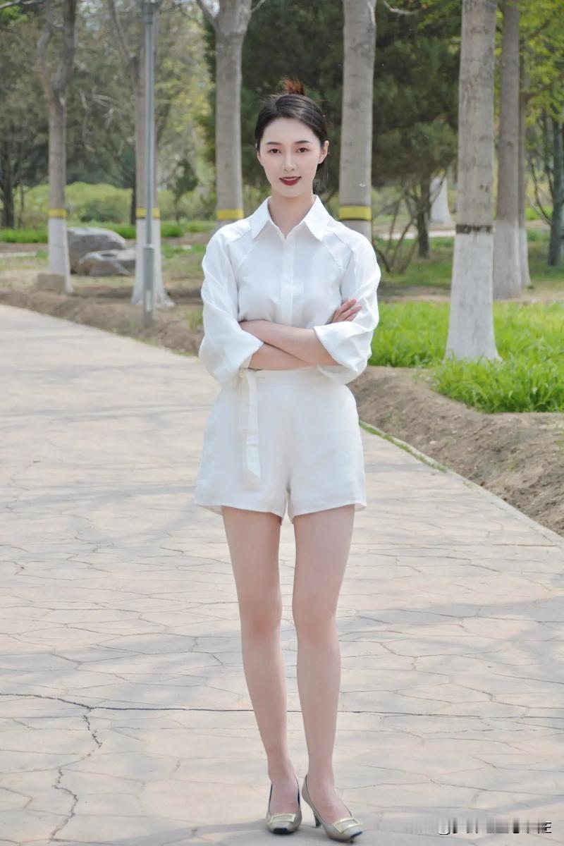 我爱上了离婚带娃的她，她却要38.8
住院期间，我认识了一个离异带娃的小少妇，她