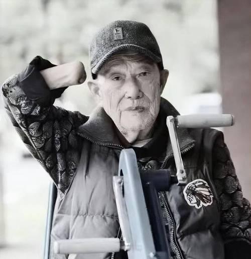 [微风]1963年，第38军军长邓岳少将从战友处得知1个消息，他立即驱车赶到赤峰