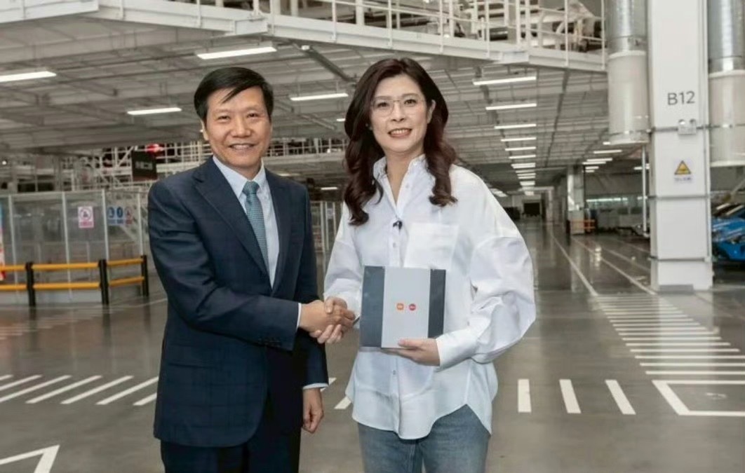 小米要在世界上出圈了今天是西班牙首相参观北京小米科技园，昨天中国国民党主席郑丽文