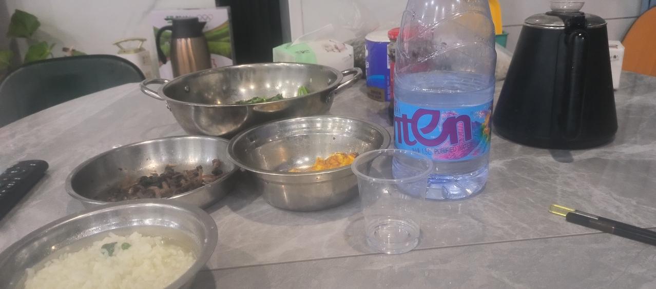 想问问咱们痛风患友，冬天到了，你们晚上还会小酌一两白酒暖暖身子吗？有些爱喝酒的人