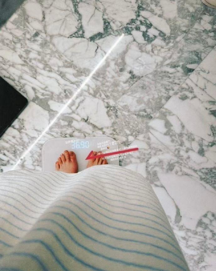 赵露思体重不到74斤 赵露思体重不到74斤，请好好爱护露思[爱你] 