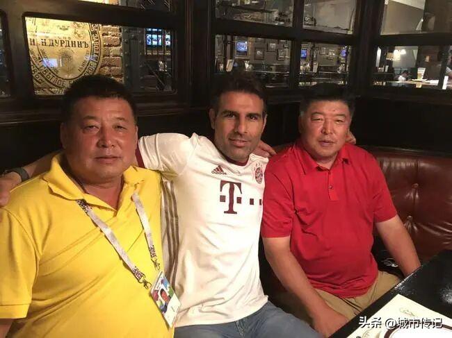 谁能认出这几位足坛名宿？穿黄色衣服的是辽足培养出来的知名球员，1996赛季后，在