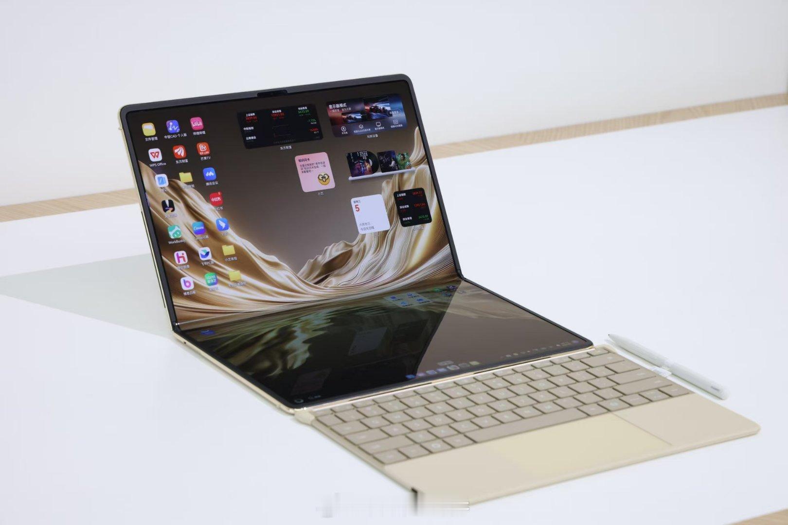 新款华为折叠电脑24999元起 8月5日新品亮相，标配HUAWEI M‑Penc