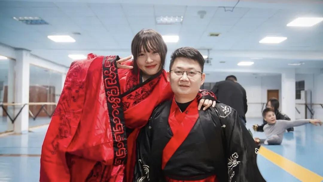 汶川地震中被救女孩刘喜美与救援军人梁智斌12年后在长沙偶遇并相恋，两人近日举行汉