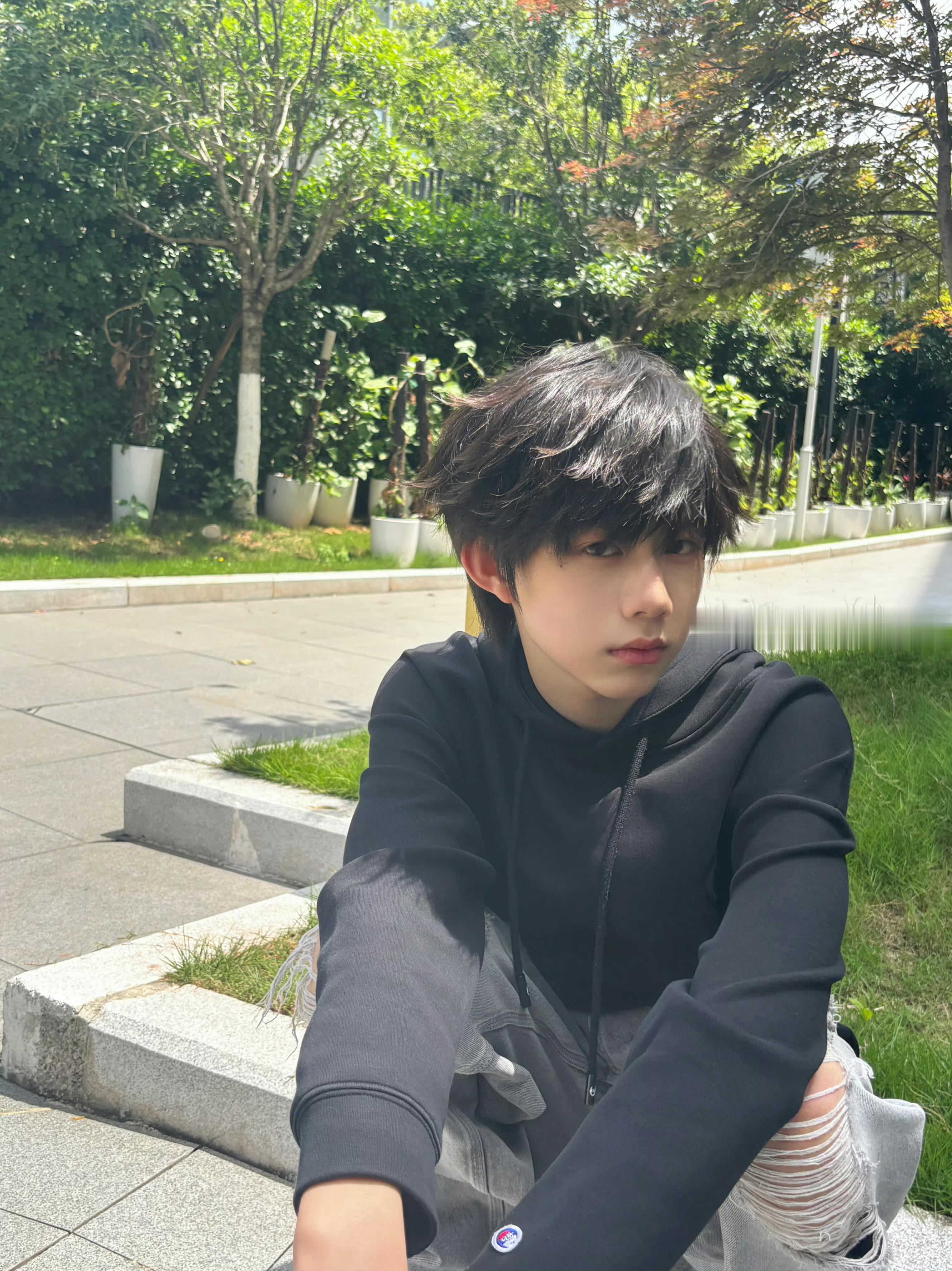 帅气宝宝 原来拍手势舞那天也拍了营业照✌🏻​​​