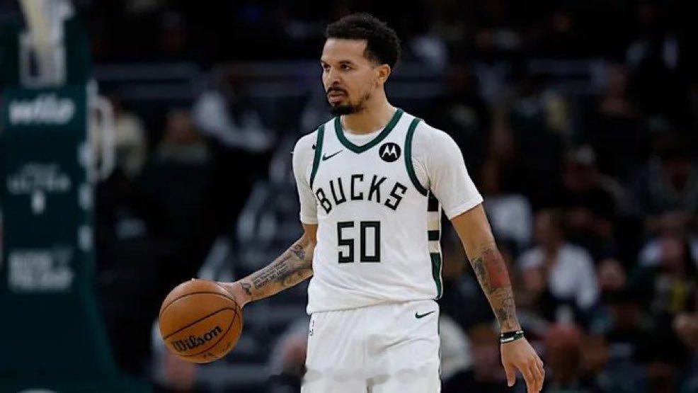 Shams：雄鹿队已同意将科尔·安东尼和阿米尔·科菲交易至太阳队，换来尼克·理查