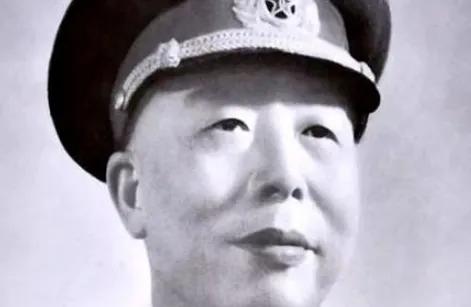 说起来，这事儿还真不能简单地用“对错”两个字来盖棺定论。咱们得把眼光放回那个炮火