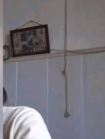 有没有一种清秀动人的感觉? 
清晨，撩头发的一瞬，多少人被折服打动？温柔秀发 秀