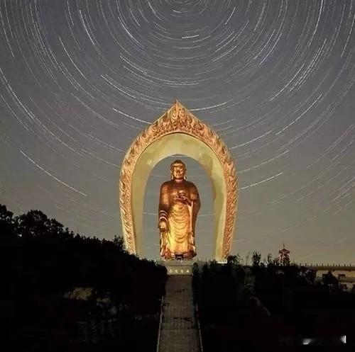 信心的重要
“信为道元功德母，长养一切诸善法。”信心如手，入佛法宝山，方能满载而