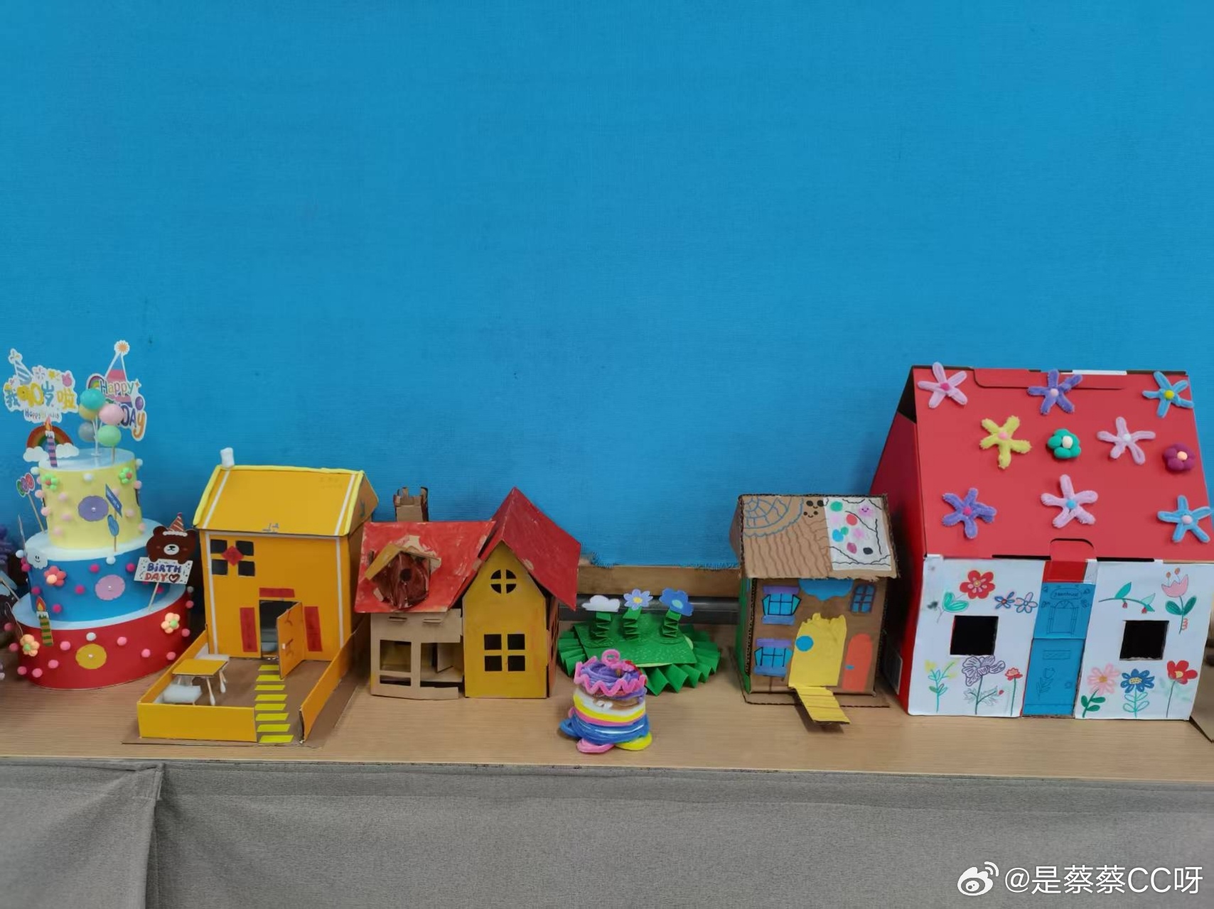 青春快乐岛我的开学小美好 老师用镜头记录着孩子们的手工作品家长用镜头记录着孩子们
