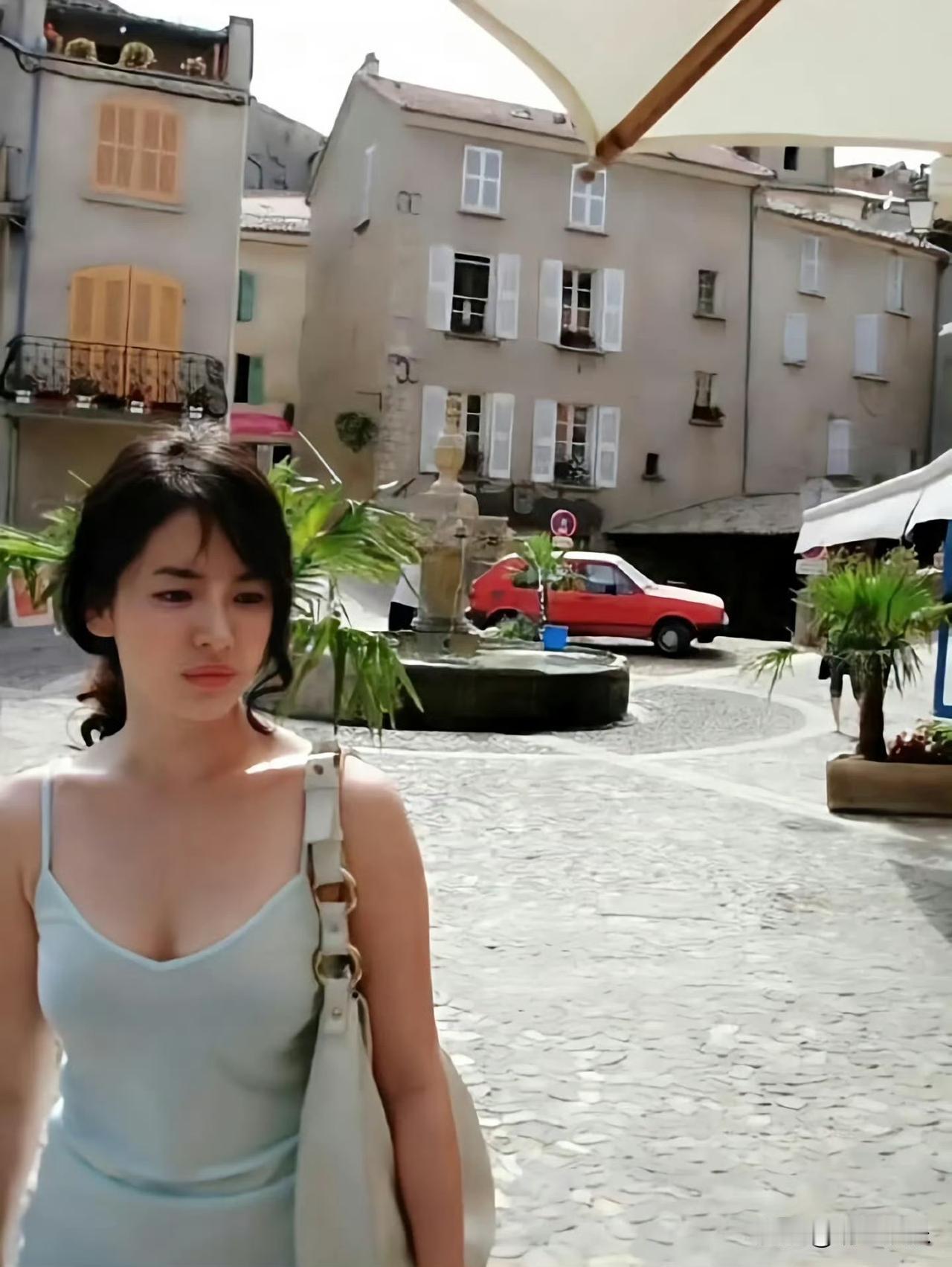 宋慧乔少女身材
我去她真的不会变老吗？
现在的状态都有早期那味儿了，环视浪漫满屋