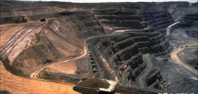 尼日尔无视法国，最近打仗要紧，尼日尔矿业部长宣布，正与俄罗斯、中国和美国就出售1