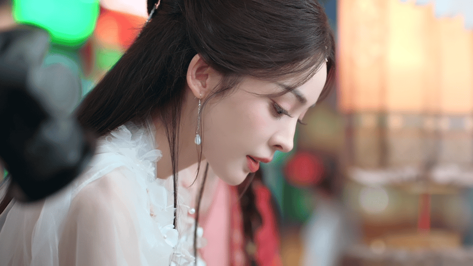 娜扎古装怎么美成这样 娜扎饰演的嫦娥，让我终于懂了什么叫“倾国倾城”！气质绝了，