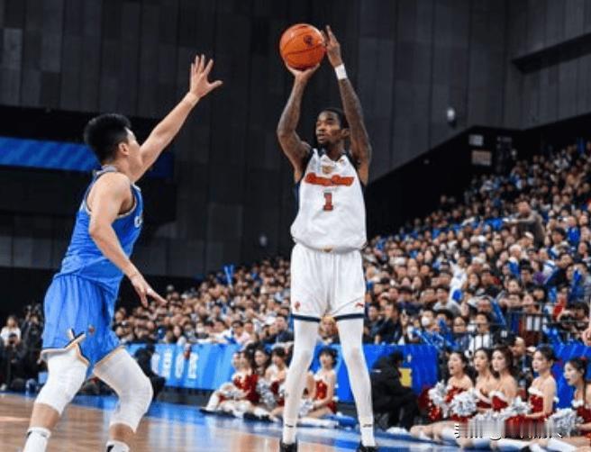 萨姆纳真是孤胆英雄，扛起广东进攻，35分四记三分



广东惨败北京，不败金身告