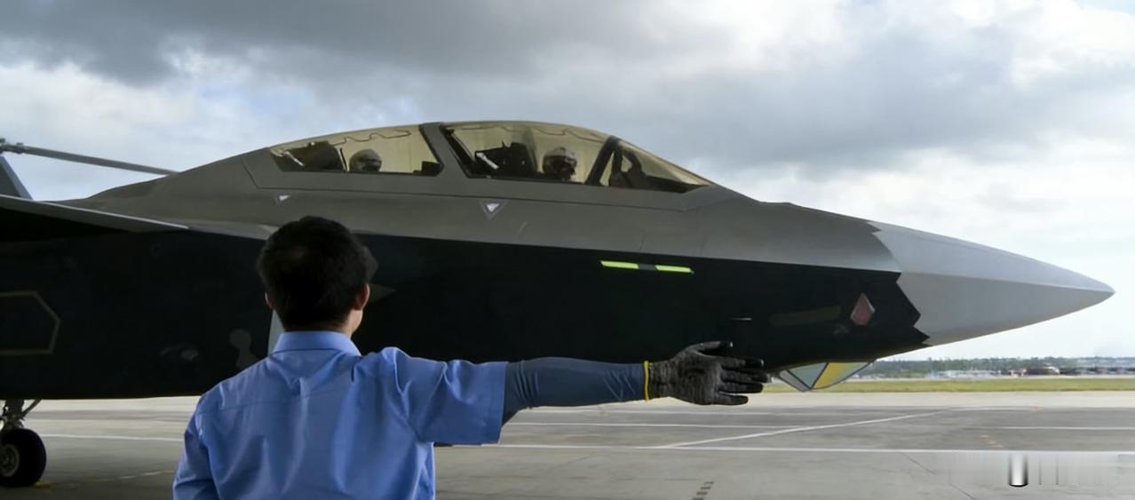 好想坐歼20S后座或者前座里感受下呀！

不知道是啥感觉，最好能带着我超音速飞行