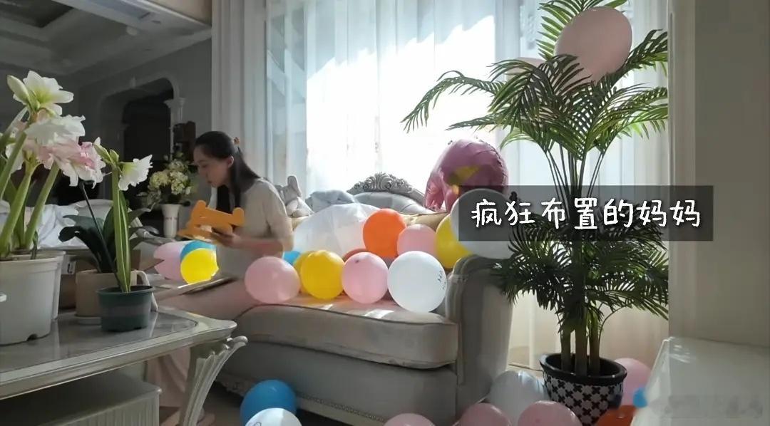 水均益孙女百日宴在家过，水亦诗公婆出镜挺年轻 一家人住联排别墅！ 