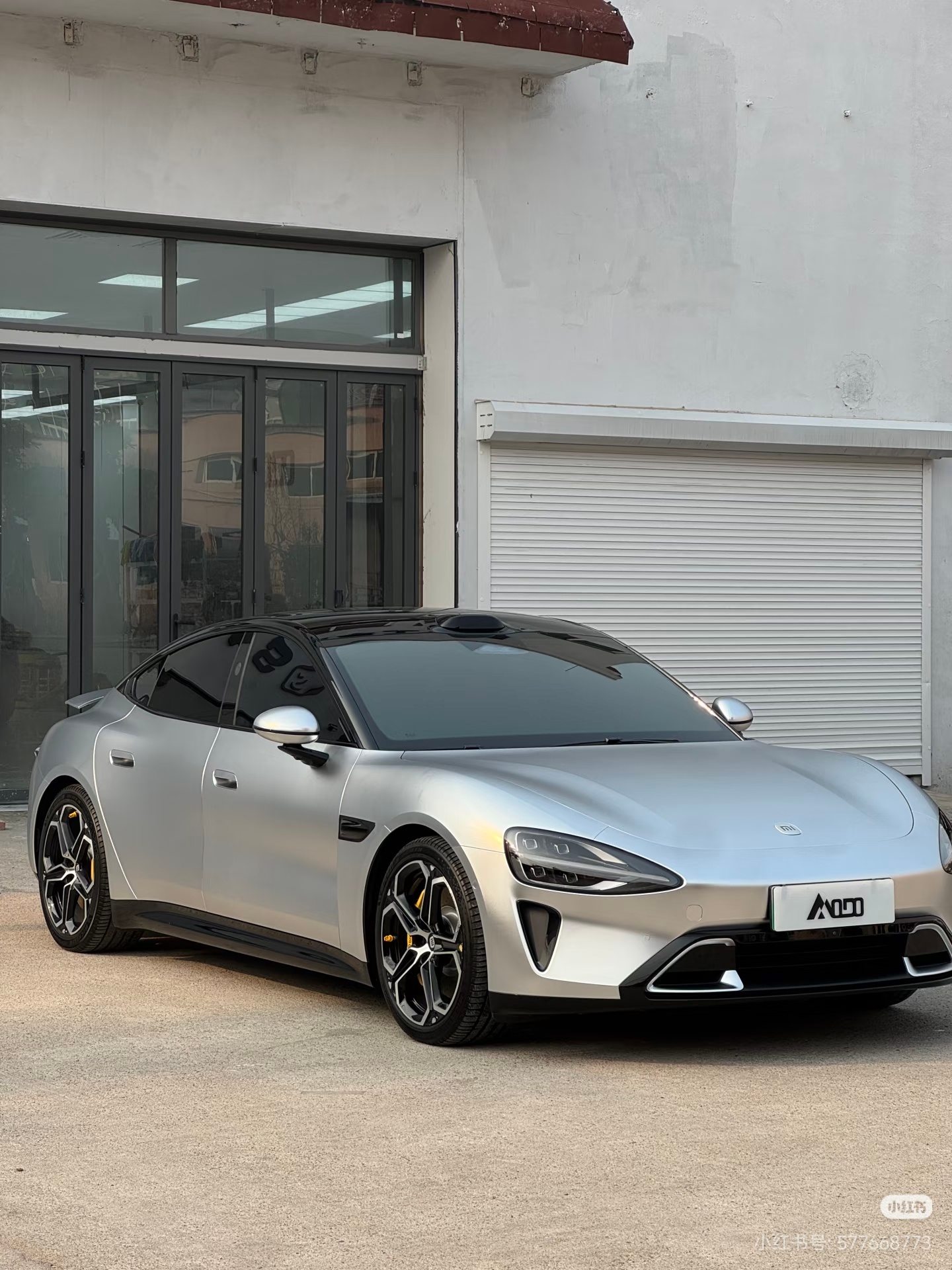 网友曼曼发的小米Su7这个银色颜值绝了！ 