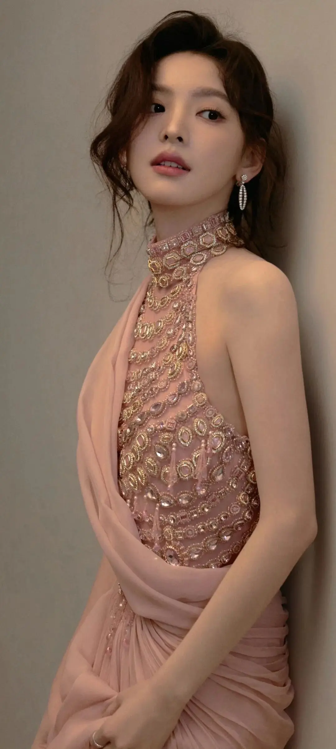 章若楠 粉色闪片裙