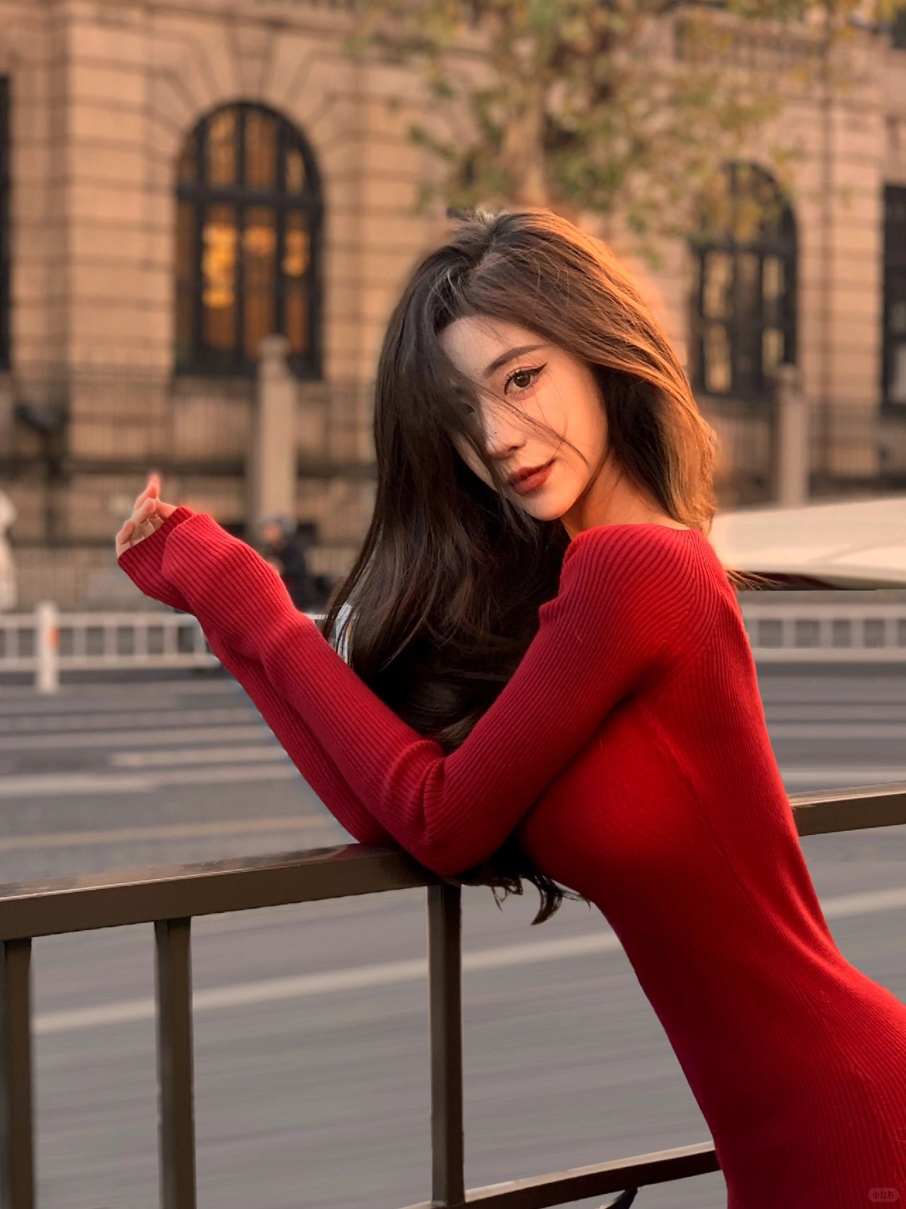 “她像火焰肆意热烈”