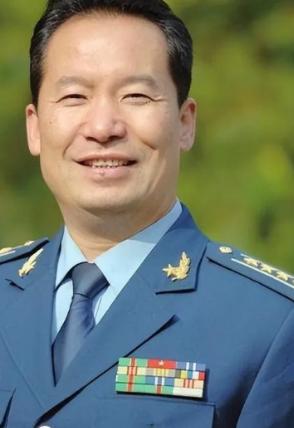 1987年，试飞员徐勇凌的歼6战机失控，惊险跳伞后，他跌入了荒无人烟的大山深处，