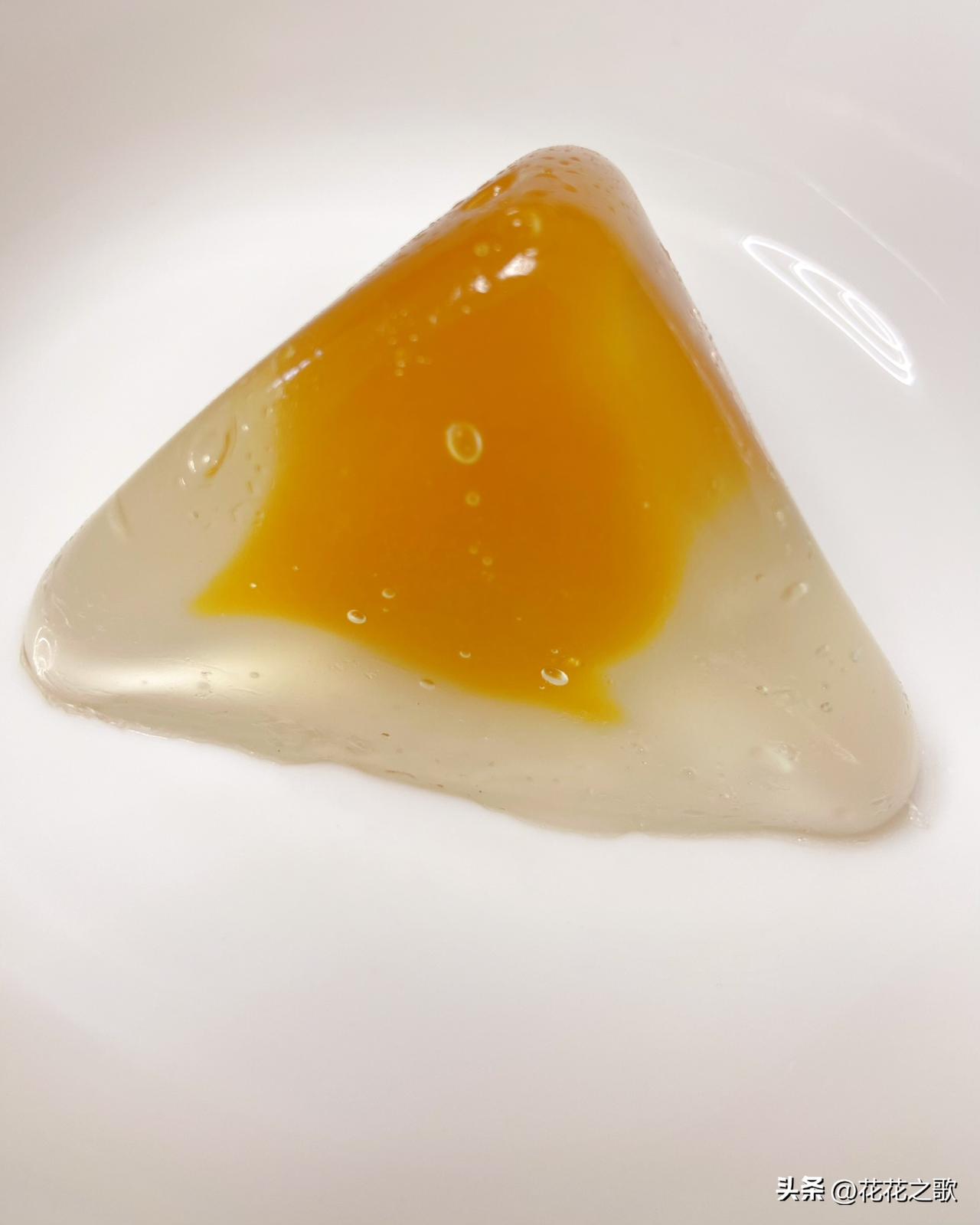 咸的粽子也好，甜的粽子也好，都是粽子，都尝下，才是圆满的粽子节。

像咸粽子中的