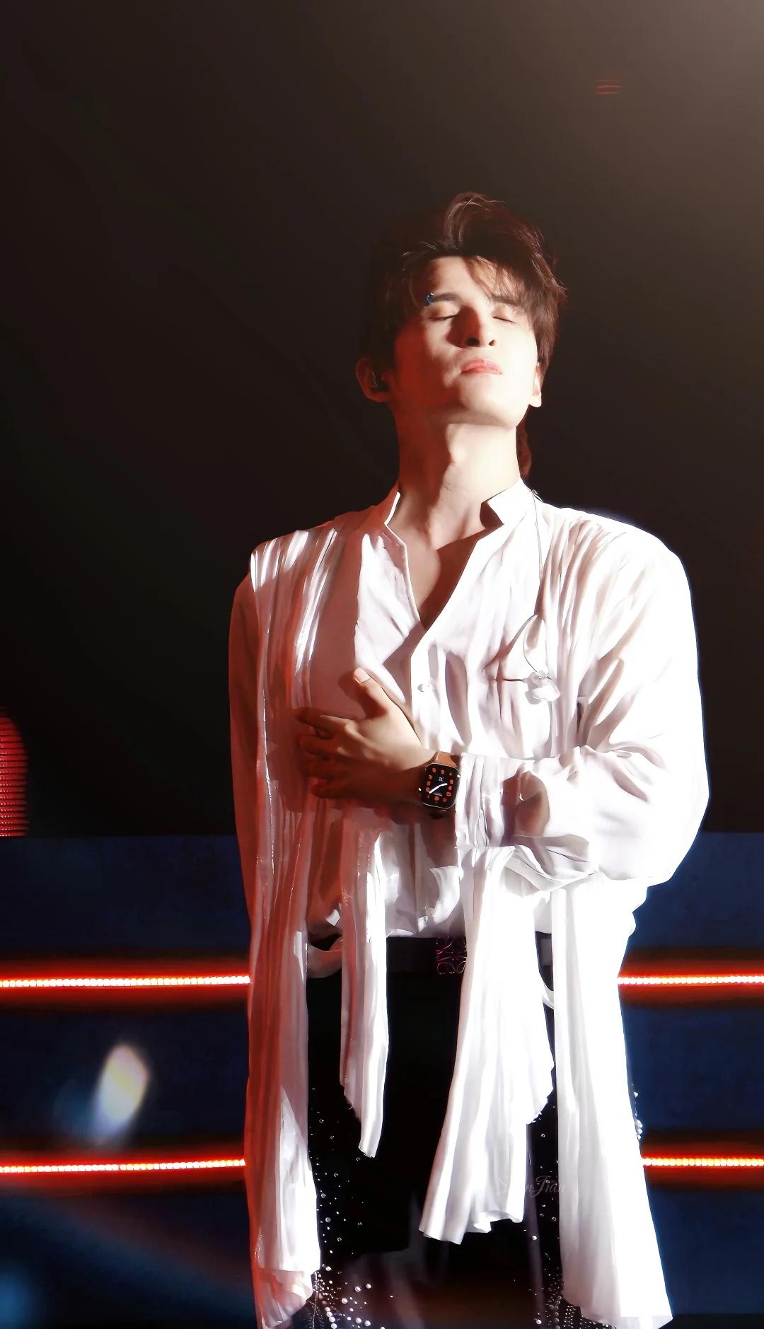 现在是几点啦？鸟的手表刚好8点😂张远 青春限定派