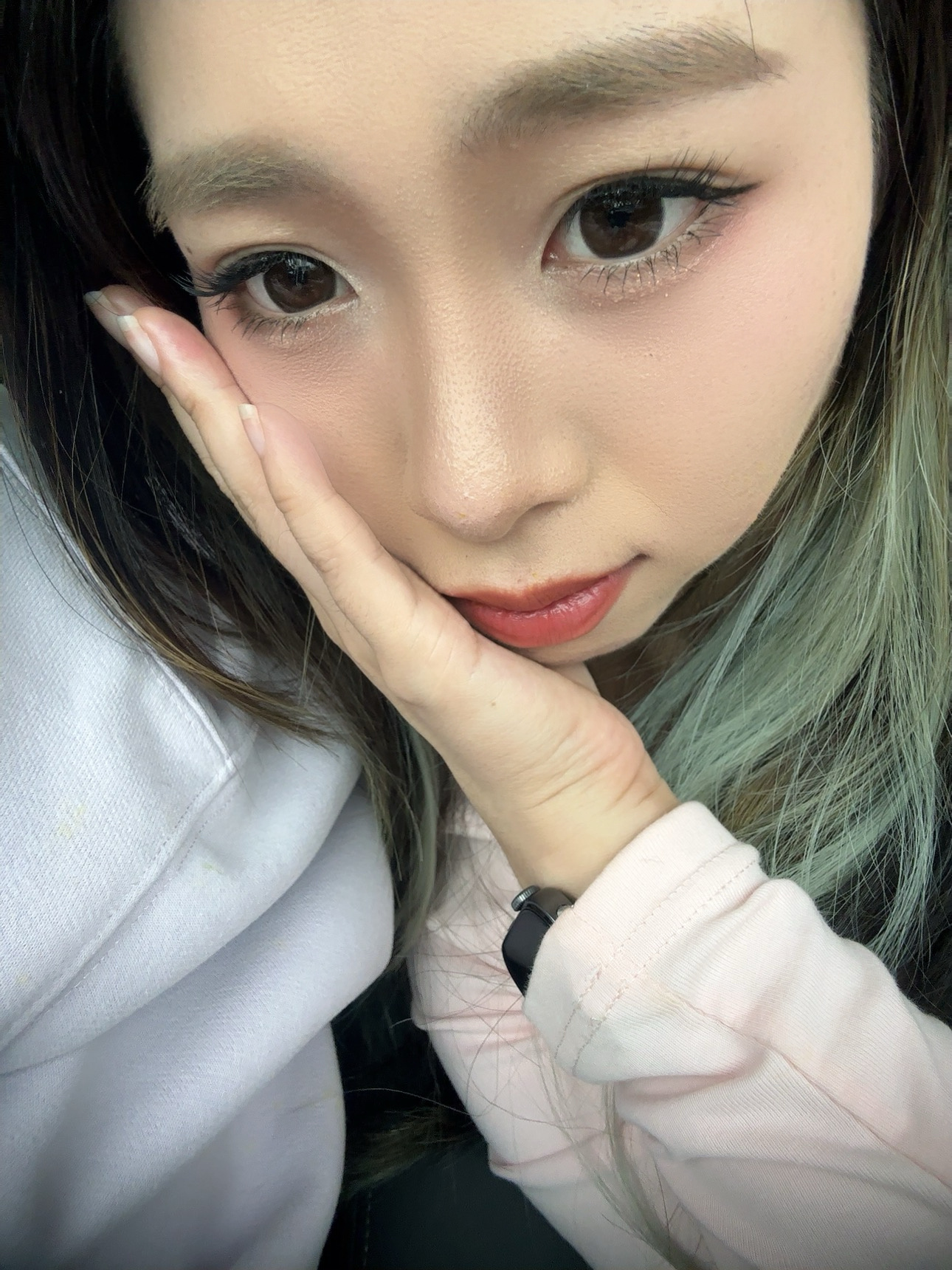 我就是好命 我生来就是享福的 我想要的全都得到 我的人生一路绿灯我幸运 我漂亮 