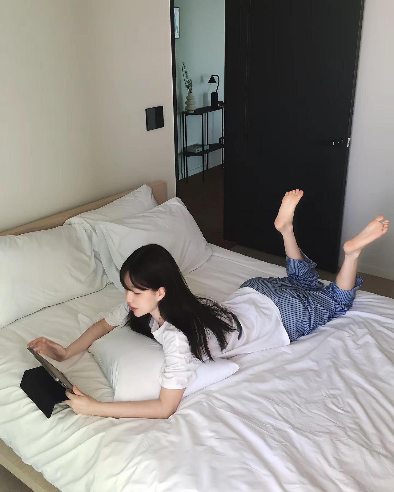 拍照姿势 少女 穿搭 女生拍照姿势