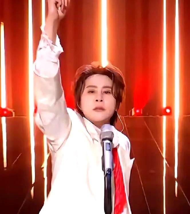 王濛在节目里当众黑脸，倪萍递的那颗软糖，她根本没接。

倪萍看王濛分数垫底，好心