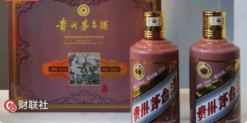 蛇年茅台一日暴涨230元 
12月24日，多个茅台品种价格大涨。25年飞天茅台原