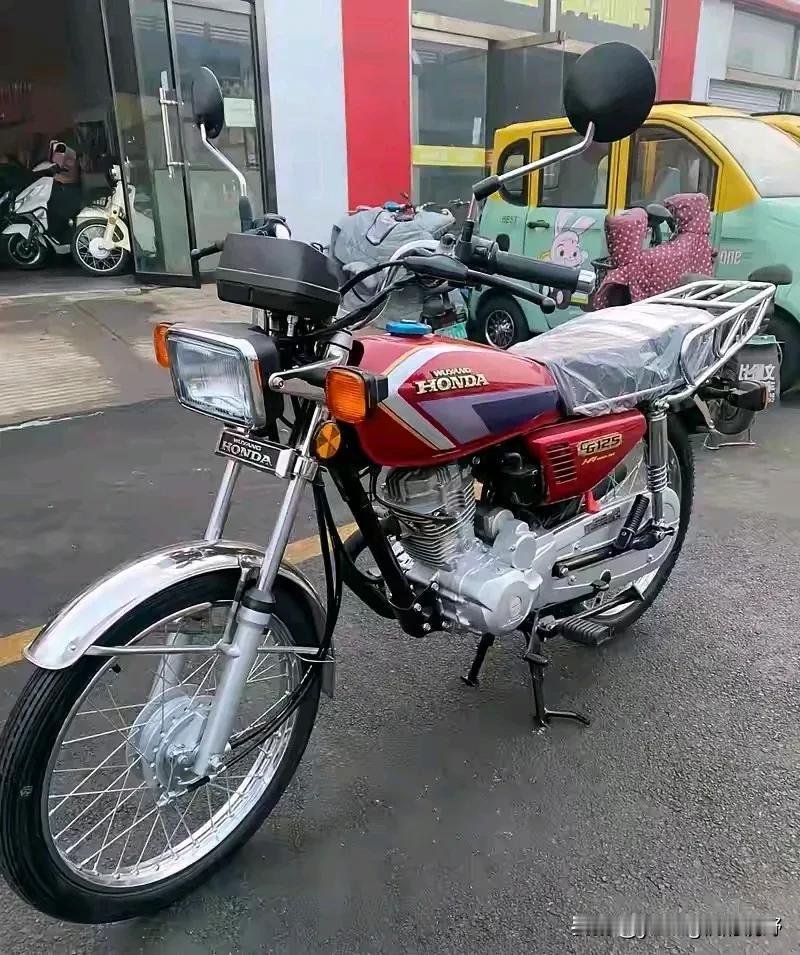 这款五羊本田125的摩托车，也是一款经典车了。从当年上市销售到现在也有20多年了
