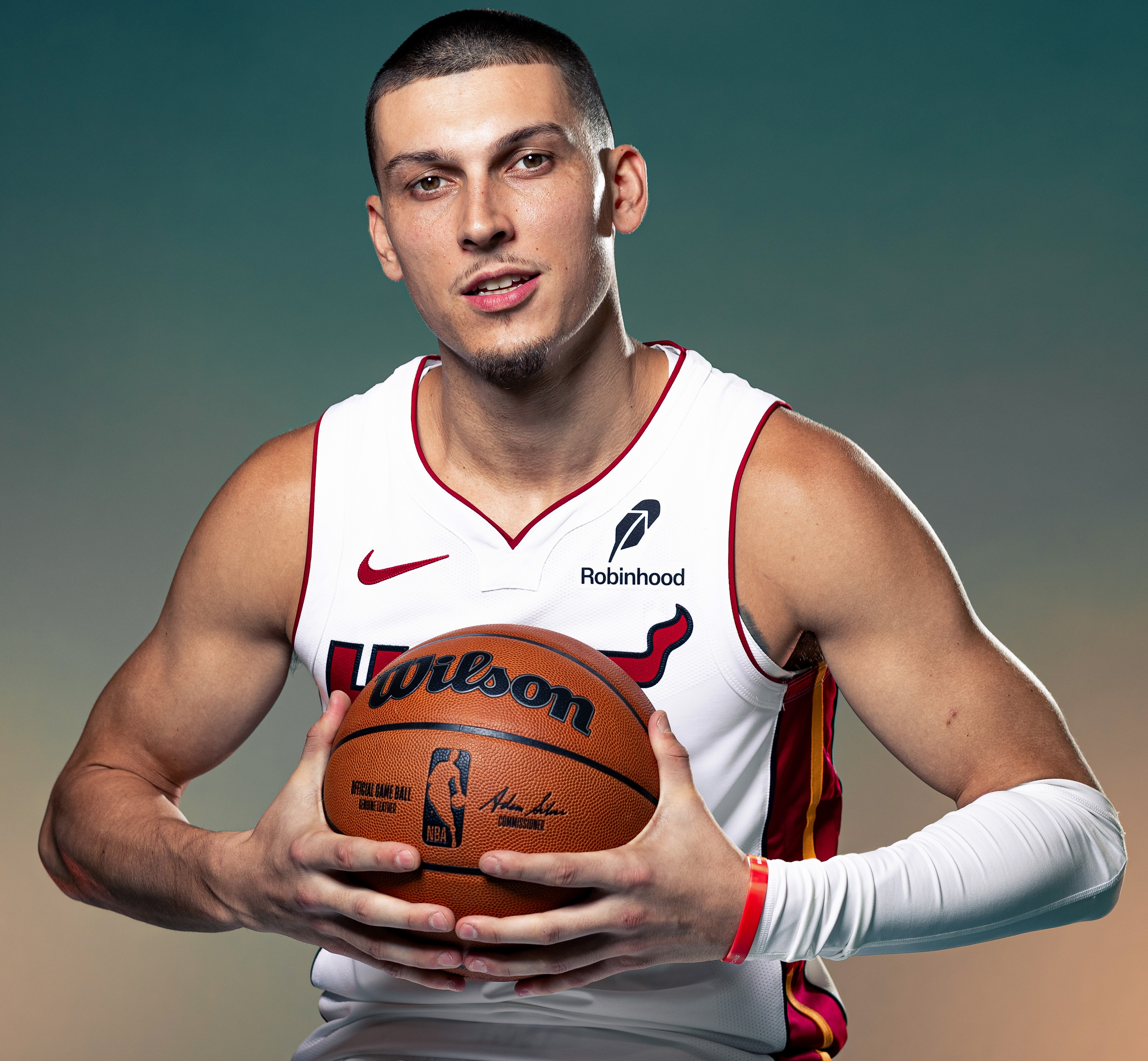 今天是希罗26岁生日，祝生日快乐，身体健康，伤病远离！泰勒希罗