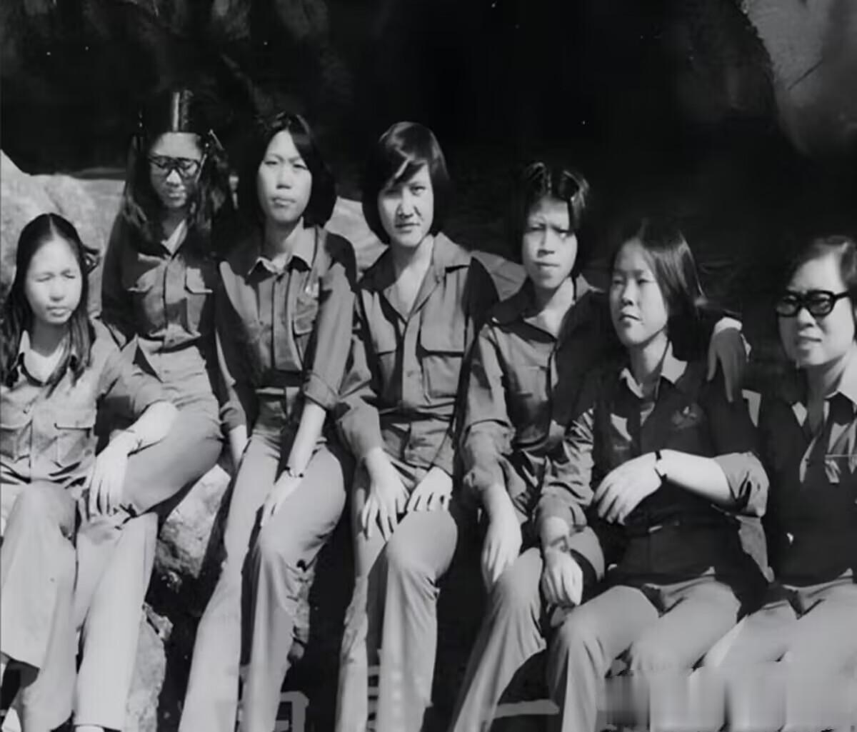 这是1949年，甘肃酒泉解放后国民党留下的40名美女间谍，她们接到的指示是潜伏下