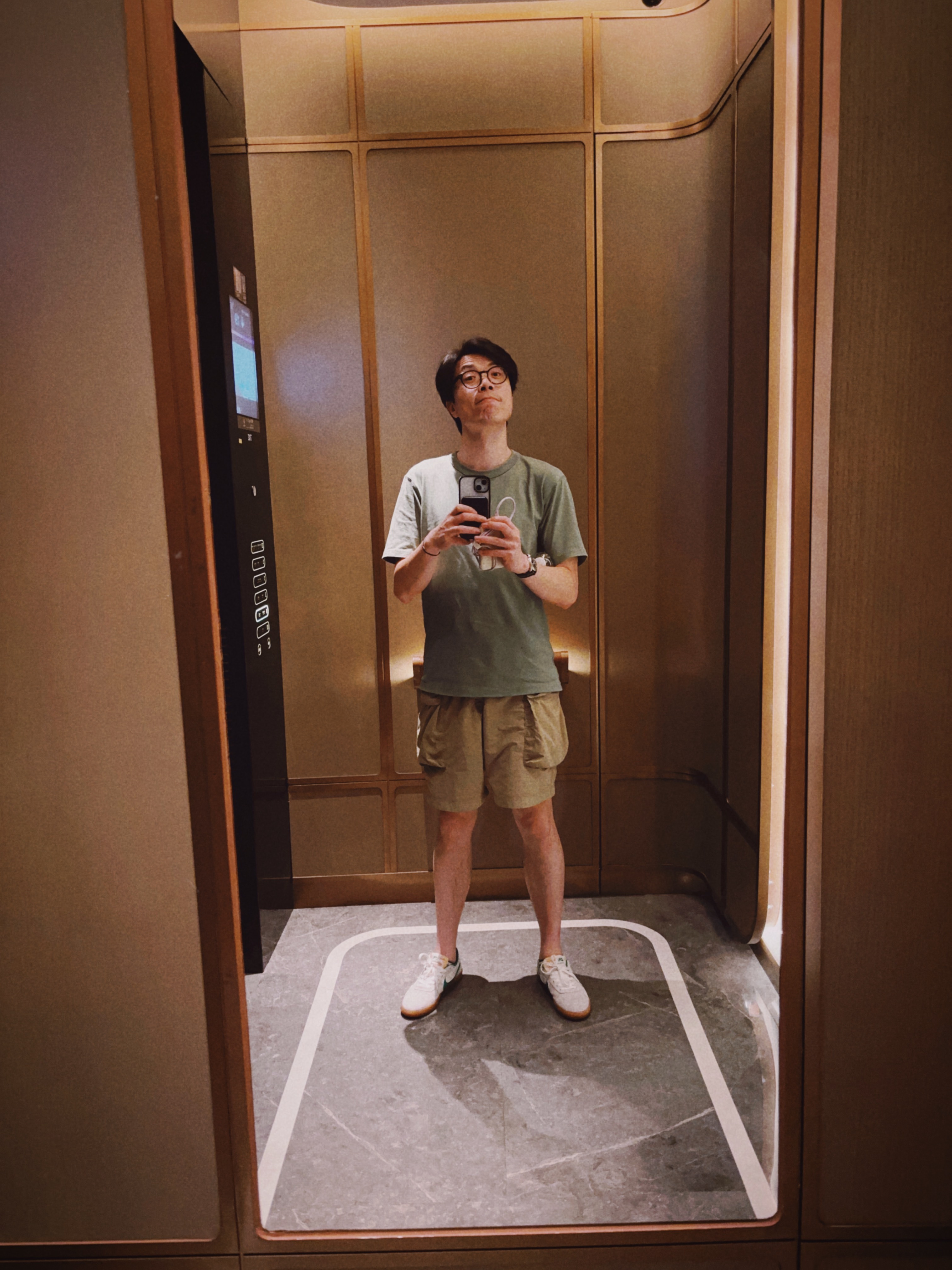 之前有人给我建议说：你脖子长，应该穿带领子的Polo衫！我今天觉得：你说的对！我