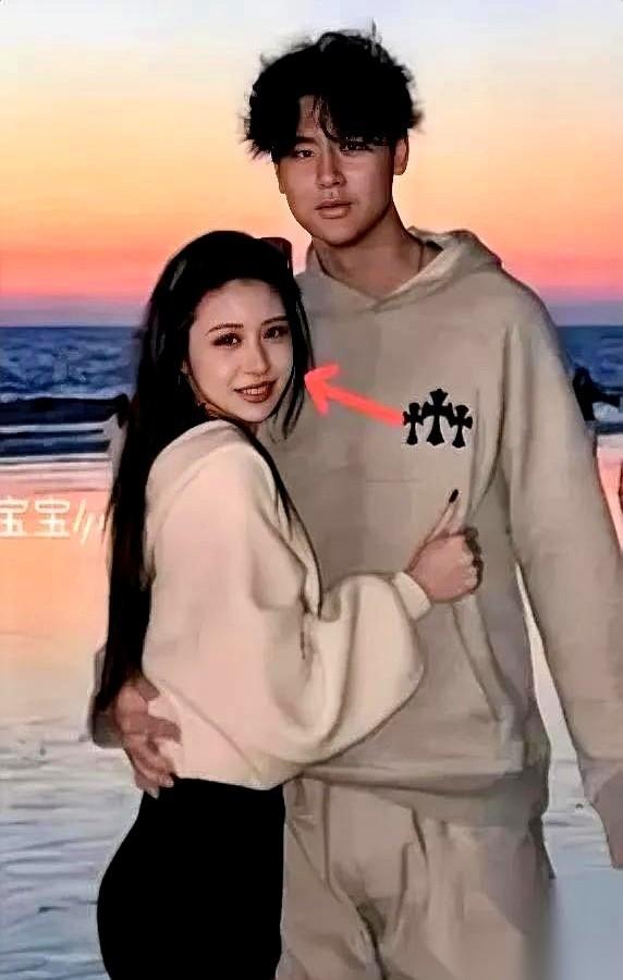 汪峰这辈子，找对象就没输过。
眼光毒辣，专挑顶配。从国际巨星到颜值天花板，哪一个