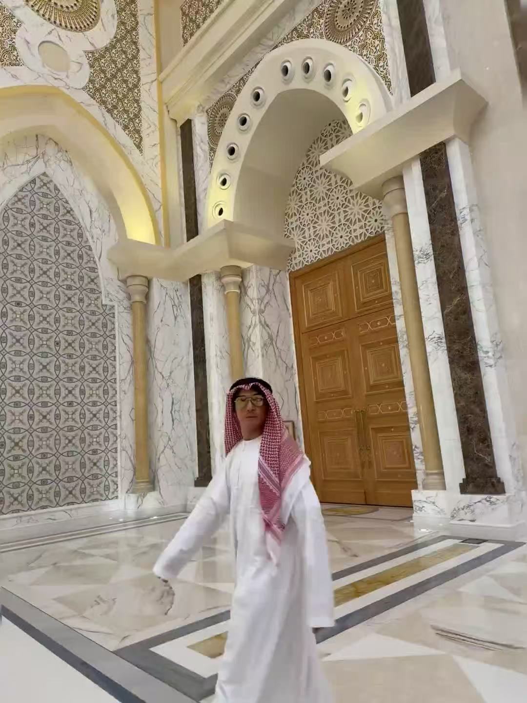 李泽锋站姐拍的印度风 李泽锋印度风造型 我不行了……哥这是什么造型哈哈哈哈哈，还