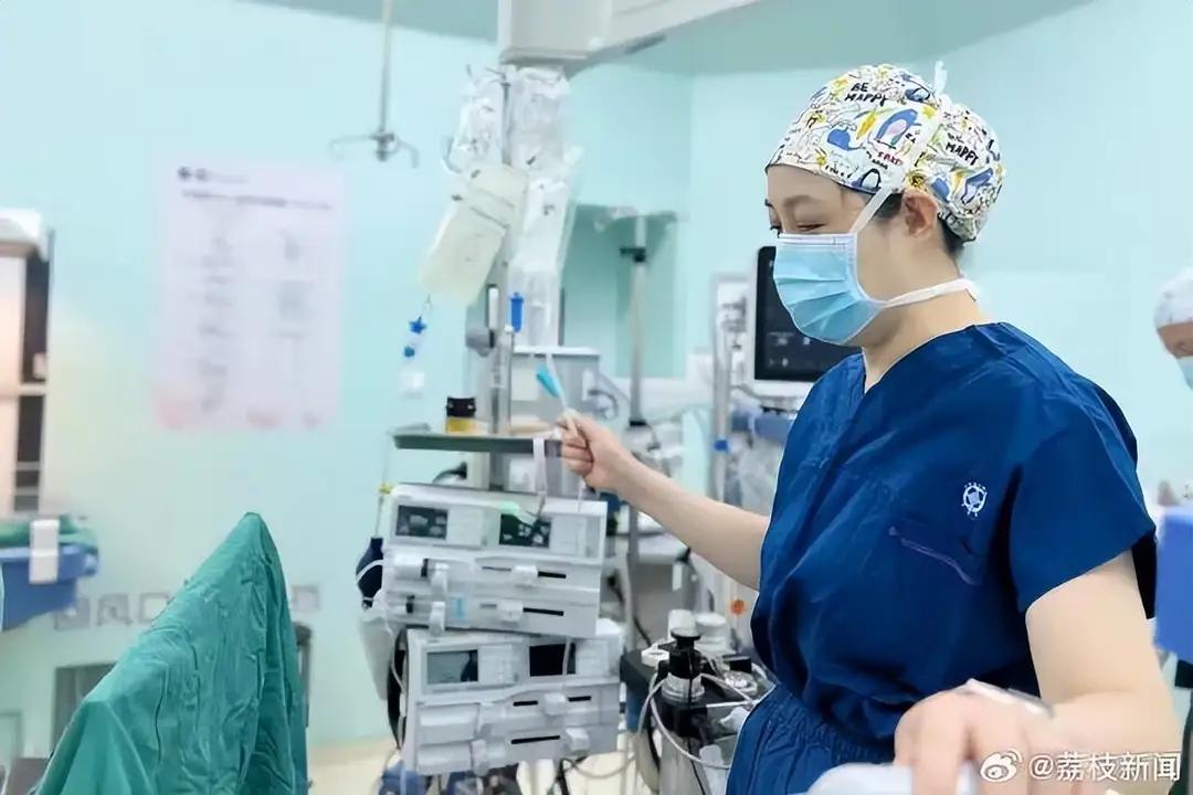 35年卧床，她竟在“惊心动魄”中成了妈妈！你能想象吗？一个从8个月大就因病卧床、