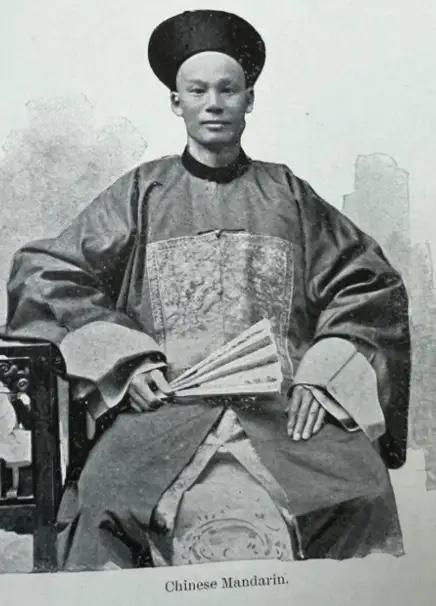 光绪死前半年，亲手写下一份病历：遗精二十年，每月十几次。2008年，科学家从他头