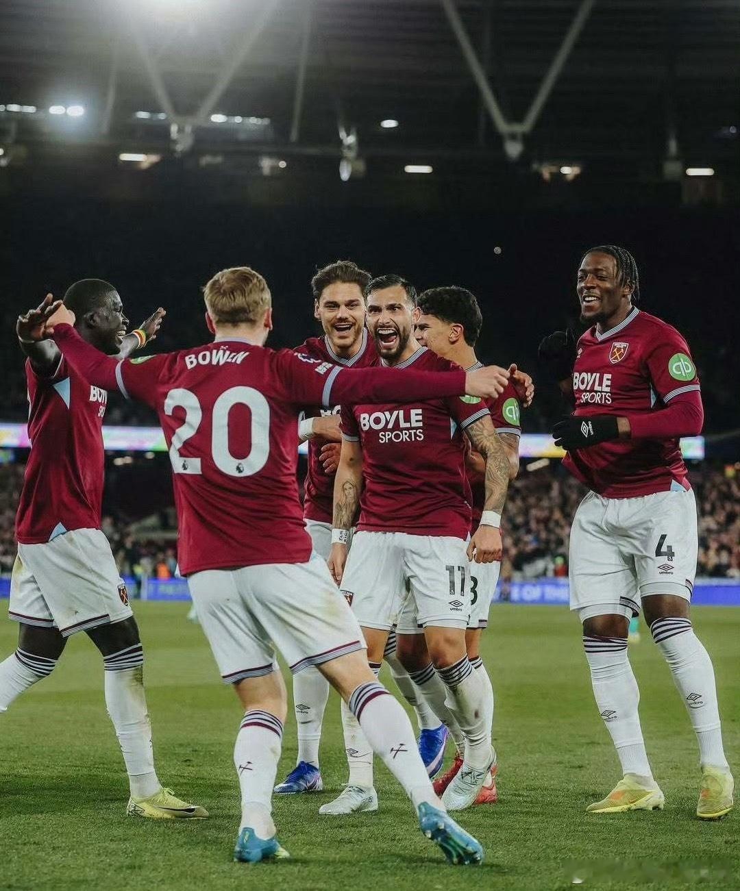 利物浦2比0富勒姆 英超第32轮，曼联主场2-0轻取富勒姆，结束各项赛事不胜尴尬