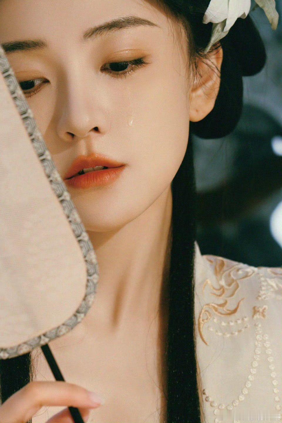 梁洁古装造型 ，嘴巴有点奇怪啊但是好久没看到姐姐的古装了，上一次印象深刻的还是双