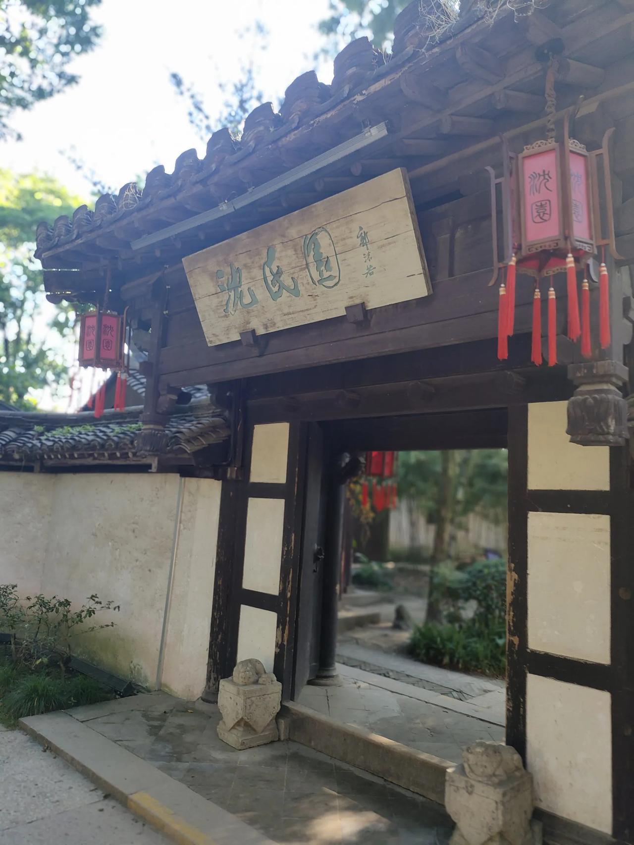 鹧鸪天【大美东方绍兴行】
文/刘柏荣

夏约山阴万里行，热乡赴雅会群英。
文家漫