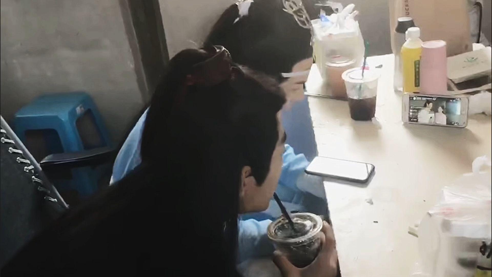 那心跳的律动总对不上节拍，他们说这叫爱