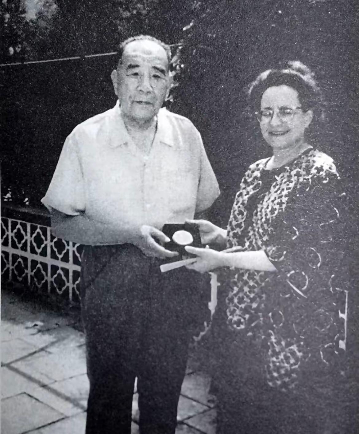 冉广岐1938年10月参军，1960年下放到青龙县当商业局长，之后历任青龙县粮食