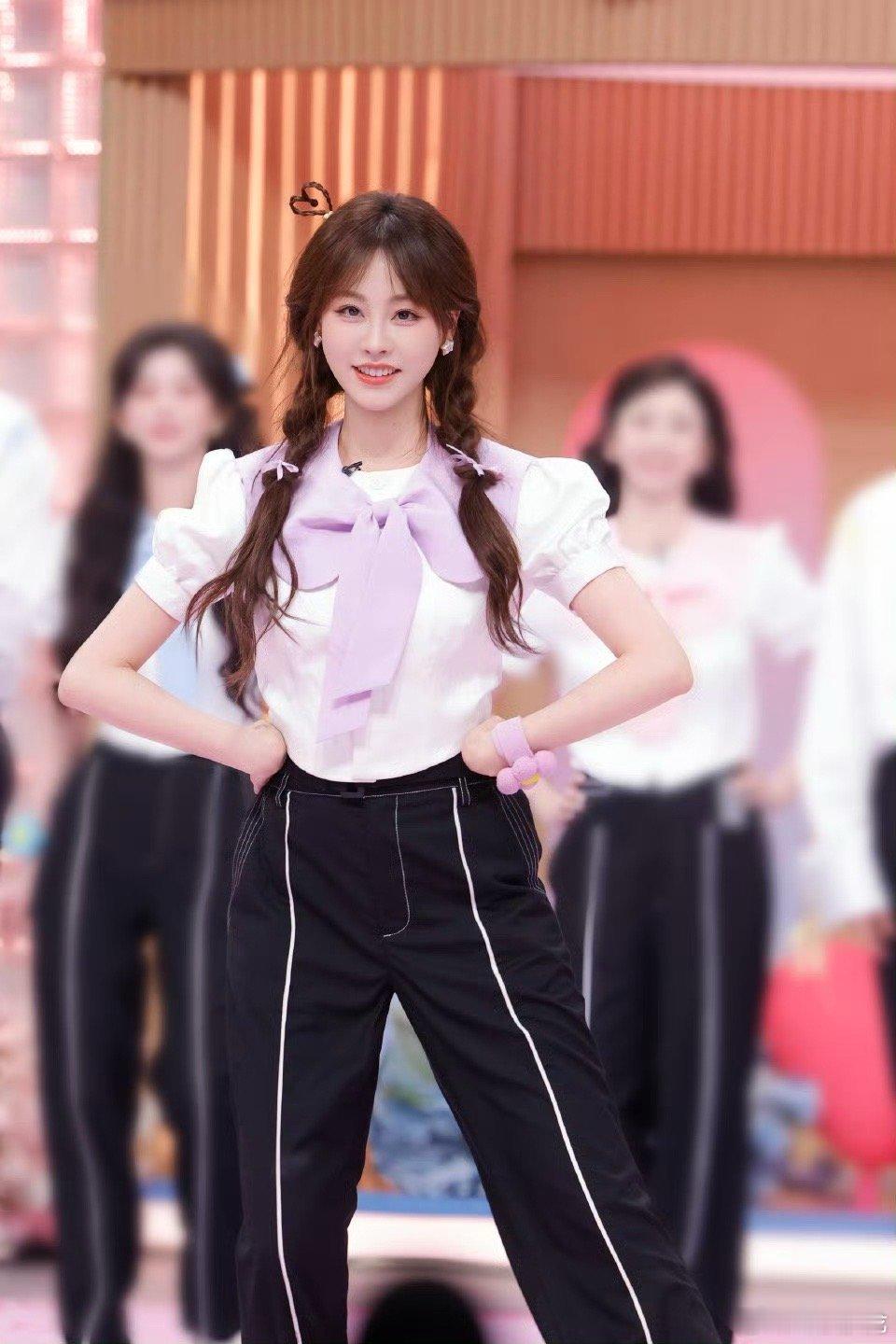 好六舞台上的祝绪丹，只顾着美，每一帧都好惊艳祝绪丹美自己的根本没有在管杨迪你好星