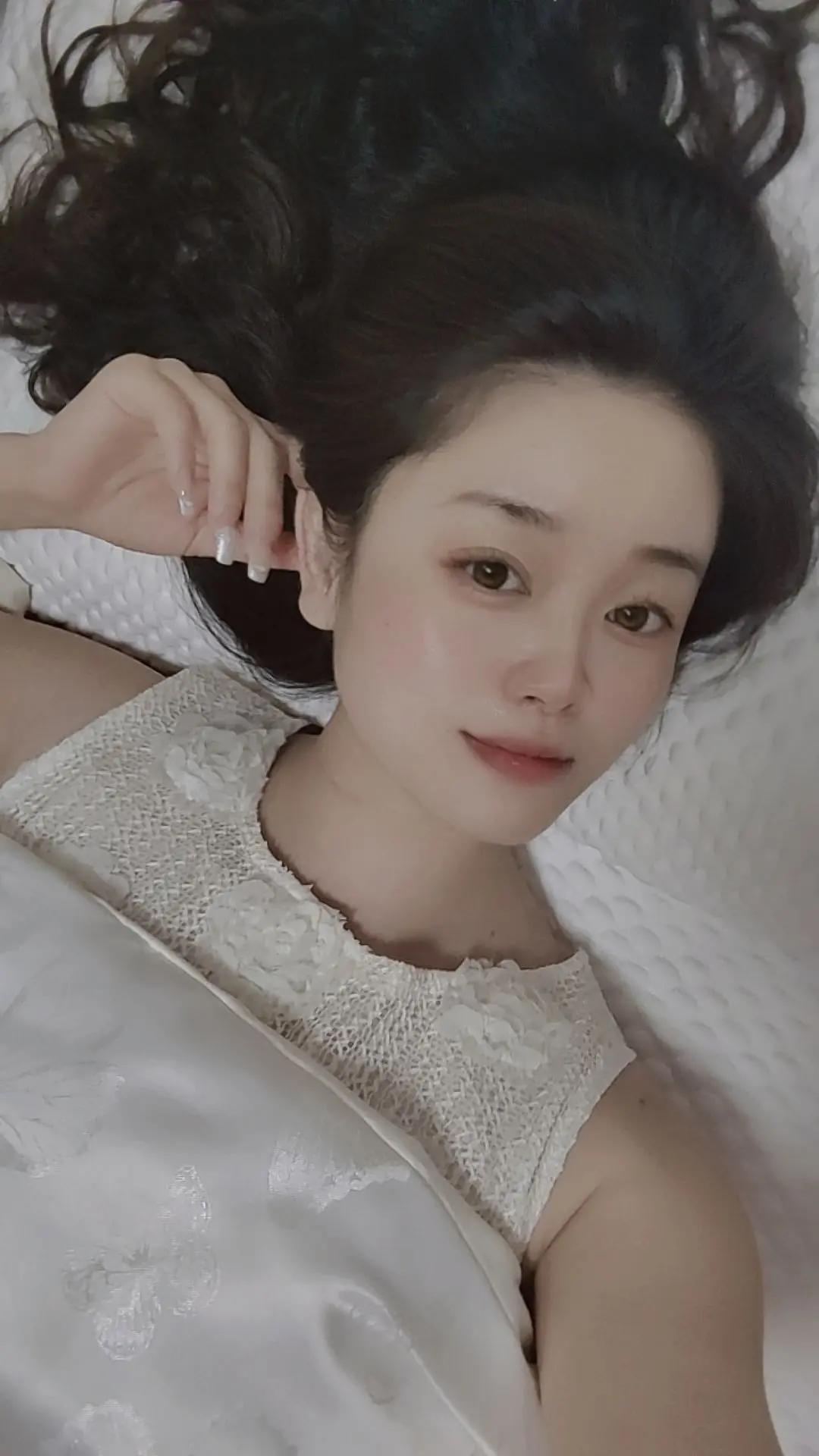 这世上人来人往，不是每件事都要有结果。我依旧真诚待人，但不再寄予厚望。