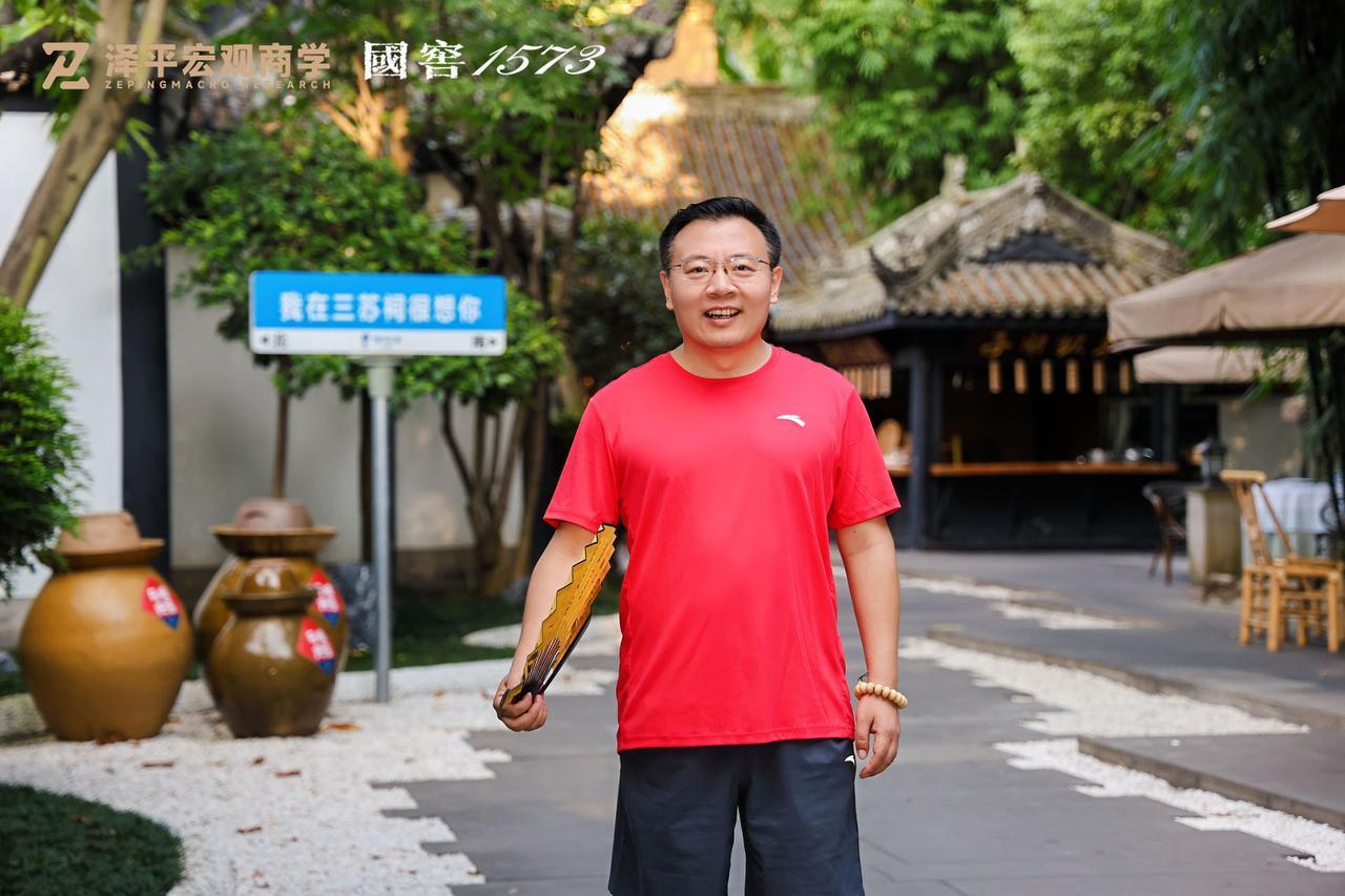 8月，美国物价和就业都爆冷了，美联储不加息了，道指和标普都创新高了，纳指也连续上